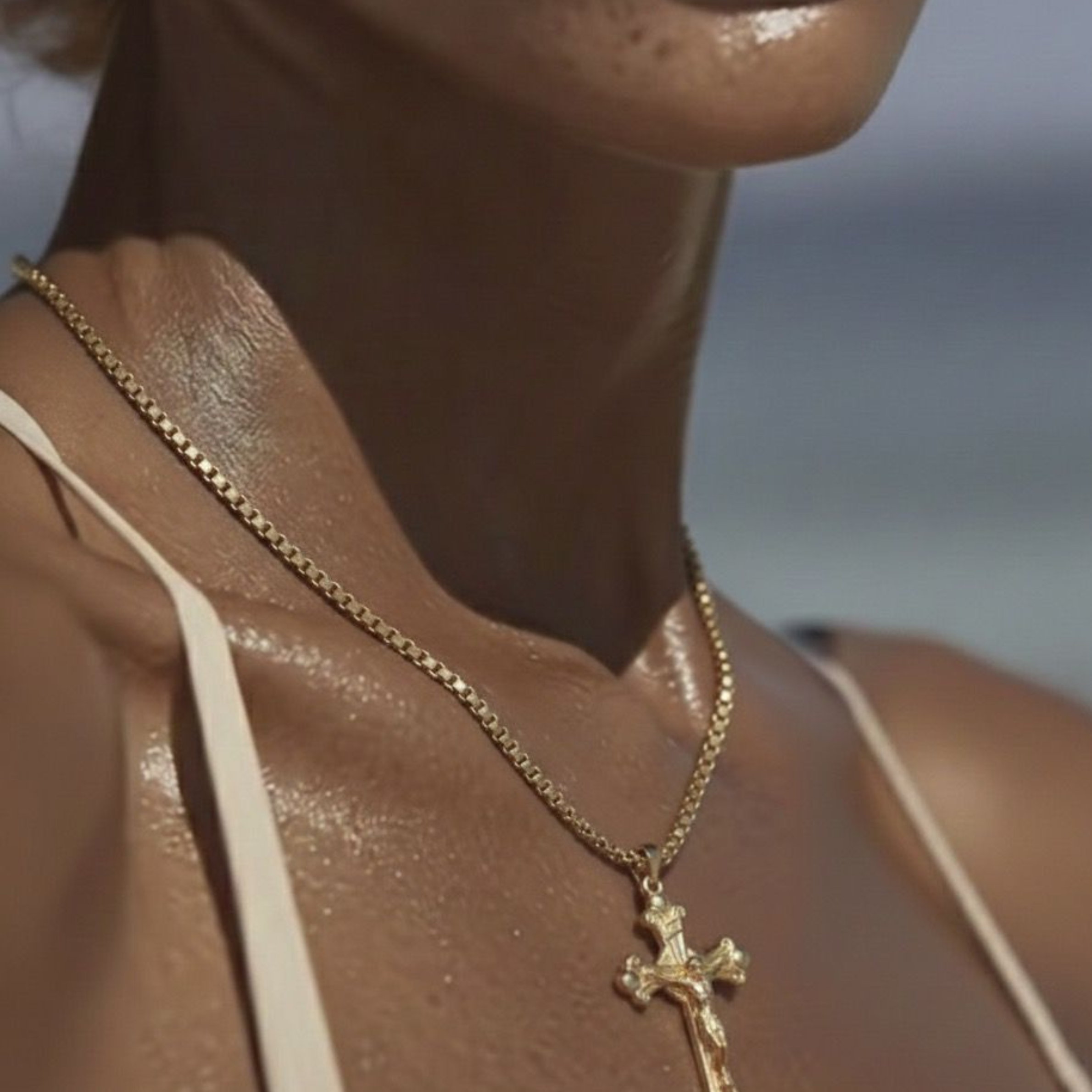 Cross-Pendant-Gold